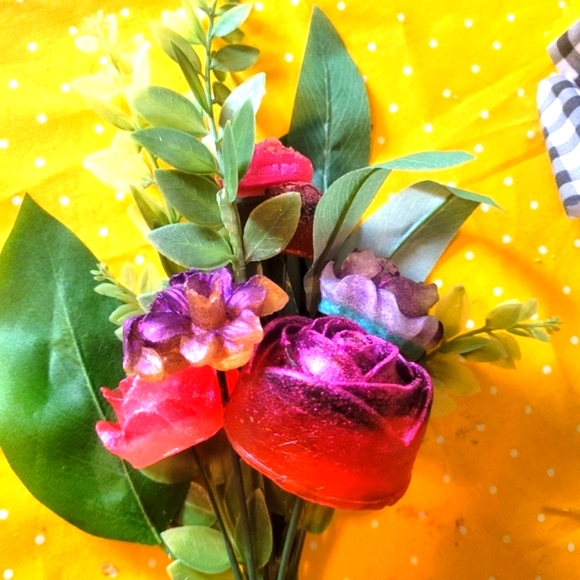 🎁🎉💐Handcrafted🎀 Women's Vegan Soap Bouquet🫧 - Picture 9 of 16